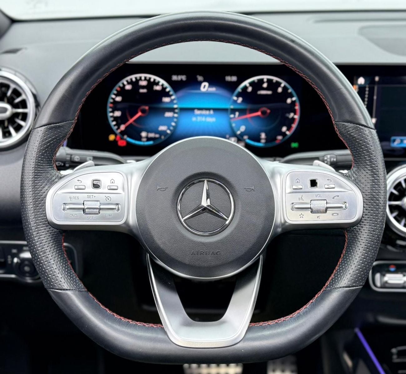 Mercedes Benz GLB250 4MATIC 2.0L (221 HP) 2021 Mercedes-Benz GLB 250 4MATIC, Warranty, Full Service History, GCC