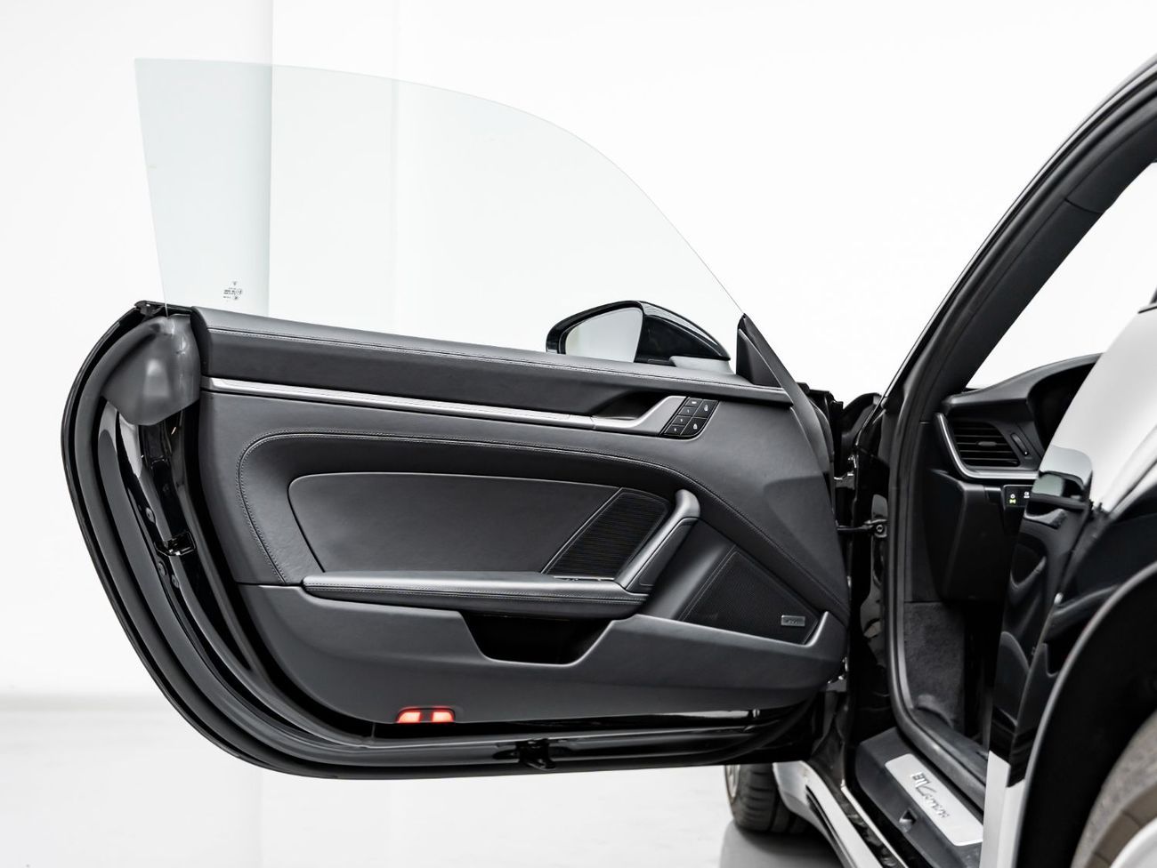 Porsche 911 Carrera 3.0L (444 HP) Coupe 2025 Porsche 911 Carrera, 2027 Porsche Warranty, Very Low KMs, GCC