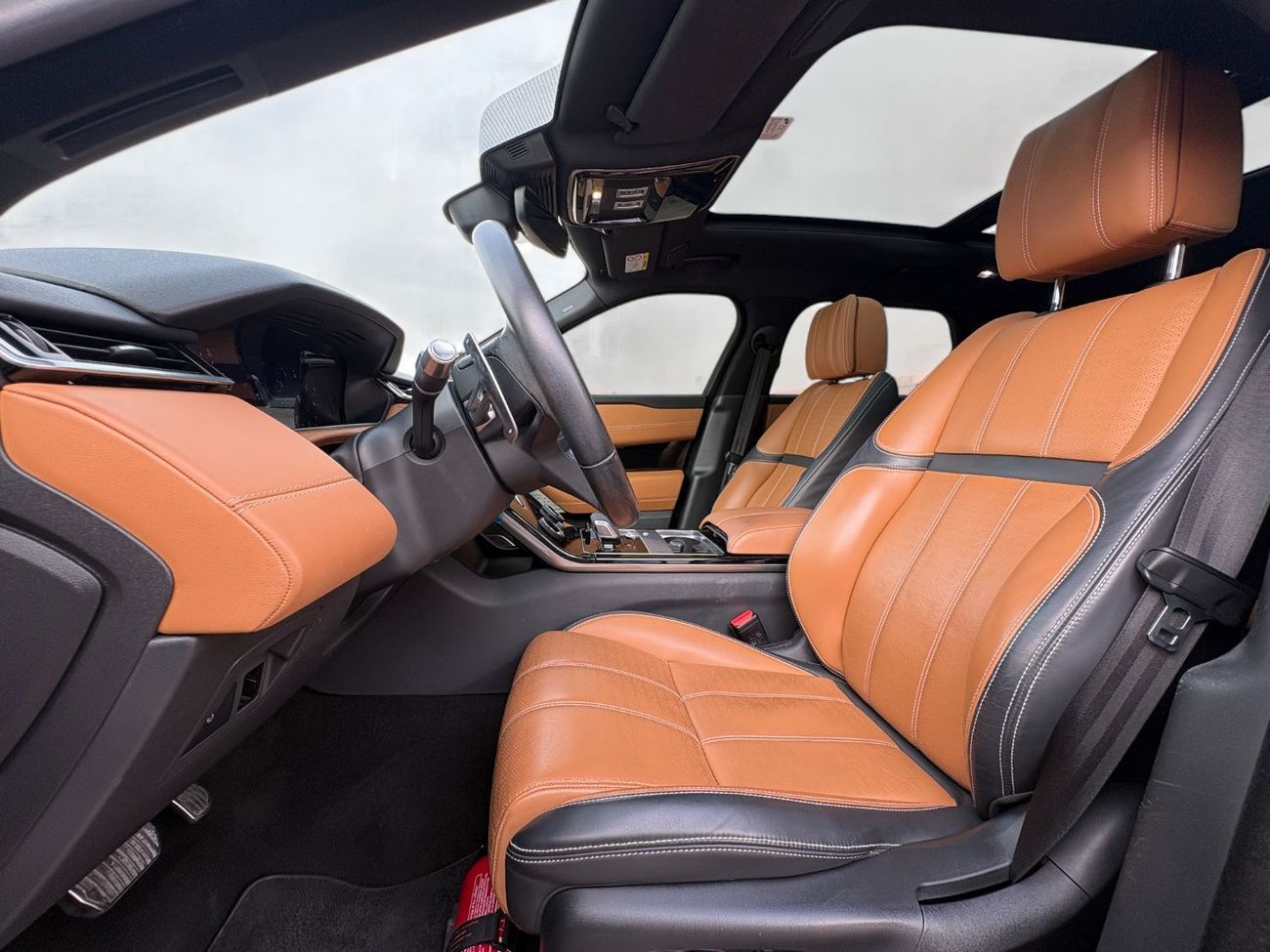 Land Rover Range Rover Velar P300 HSE 2.0L R-DYNAMIC | Agency Maintained | 2021 | GCC SPECS | AED 3,030 per month