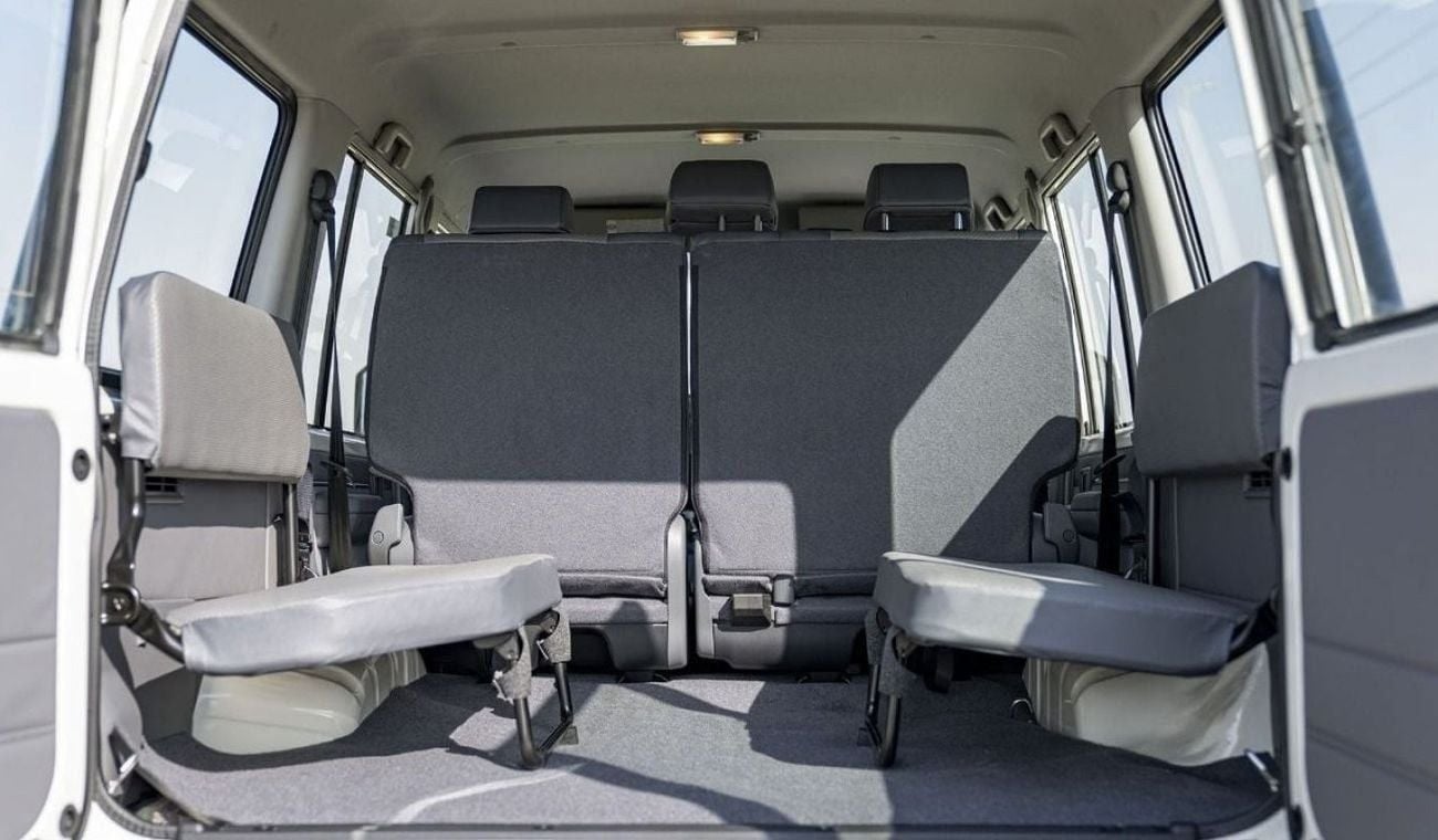 Toyota Land Cruiser 70 TOYOTA LC76 Hard top 4.2L 5 DOORS 2025