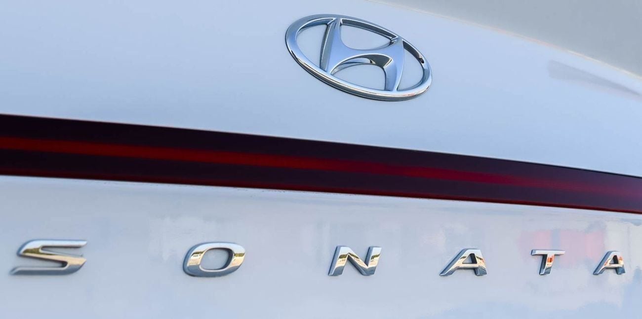 هيونداي سوناتا هيوانداى سوناتا 2023  خليجى  بحاله ممتازه  وبدون حوادث ممشى 40000 KM وبمحرك 2.5L وبسعر 58000 درهم