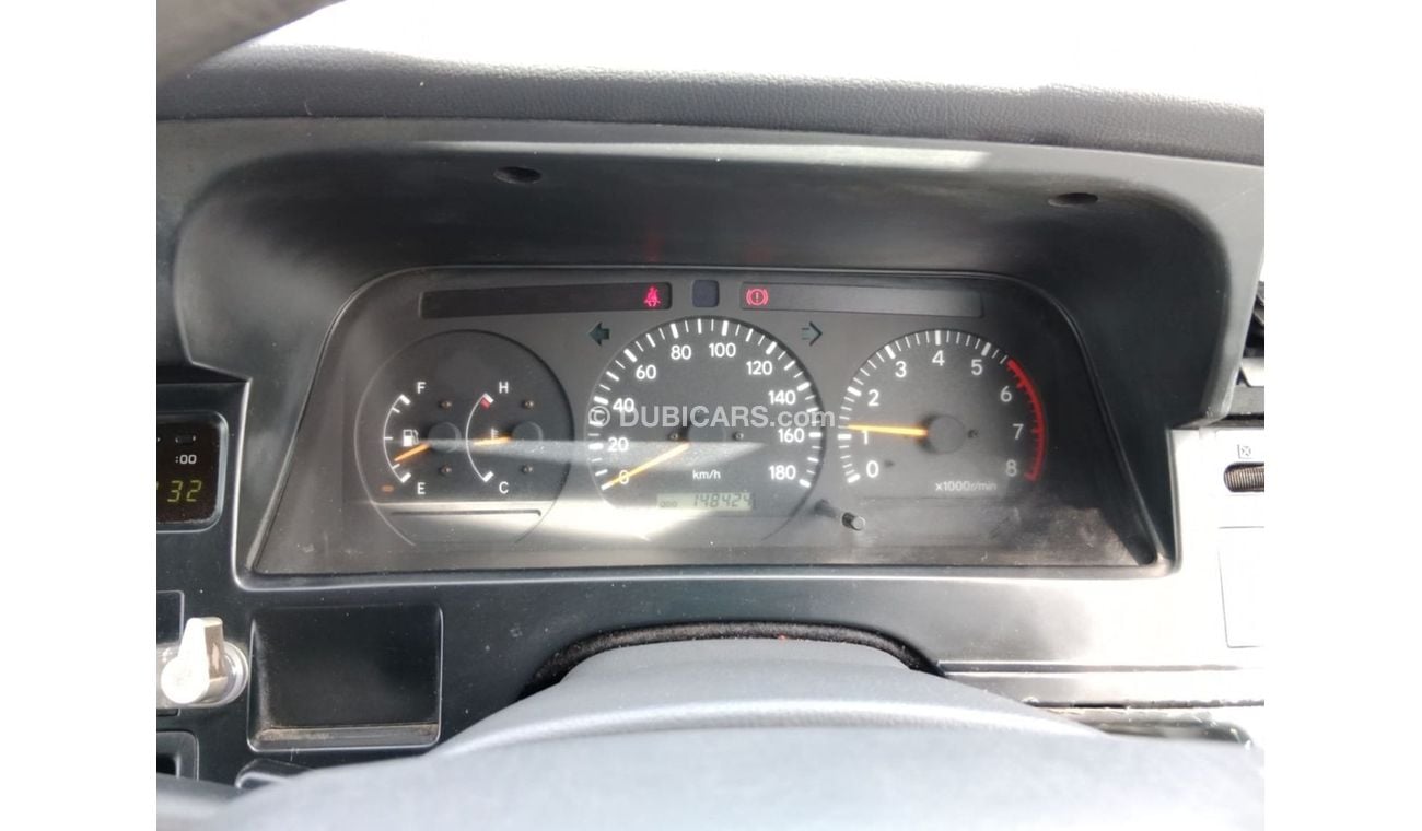 Toyota Hiace TOYOTA HIACE VAN RIGHT HAND DRIVE (PM1268)