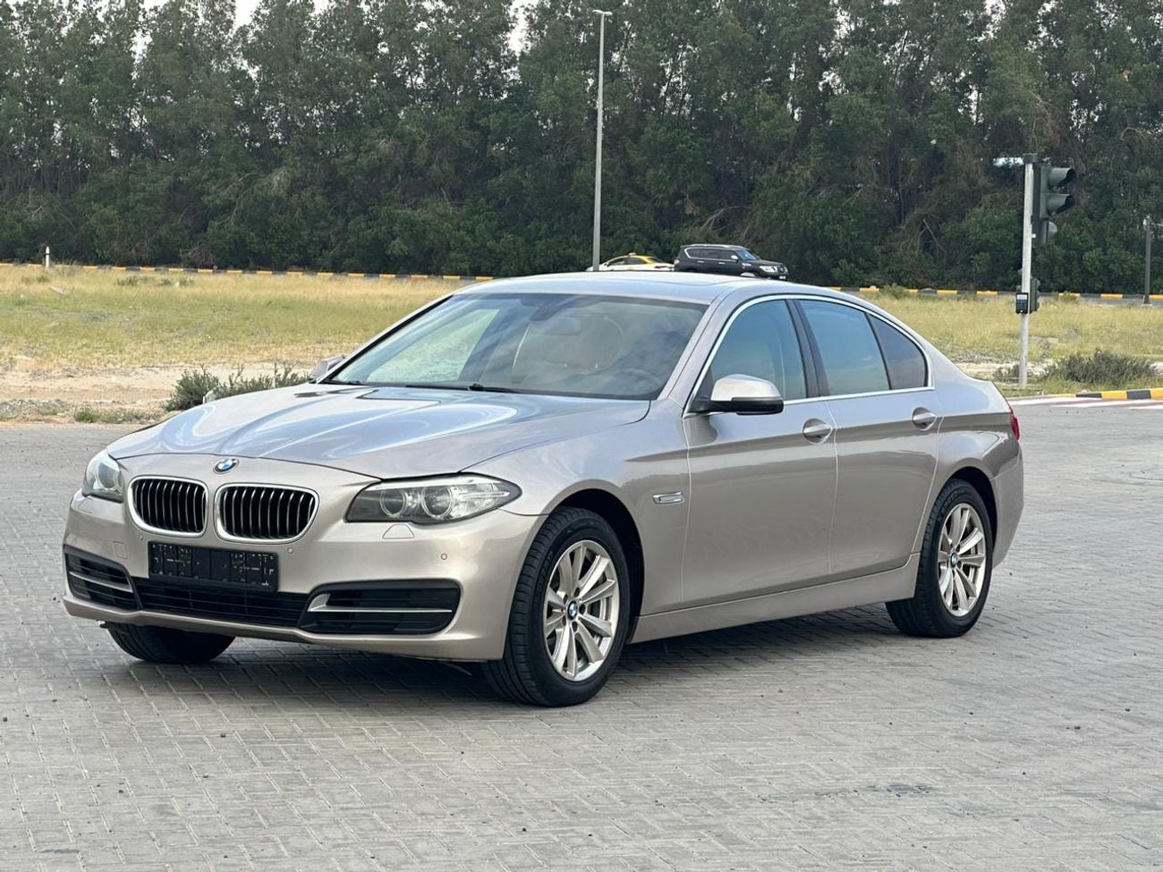 بي أم دبليو 520i