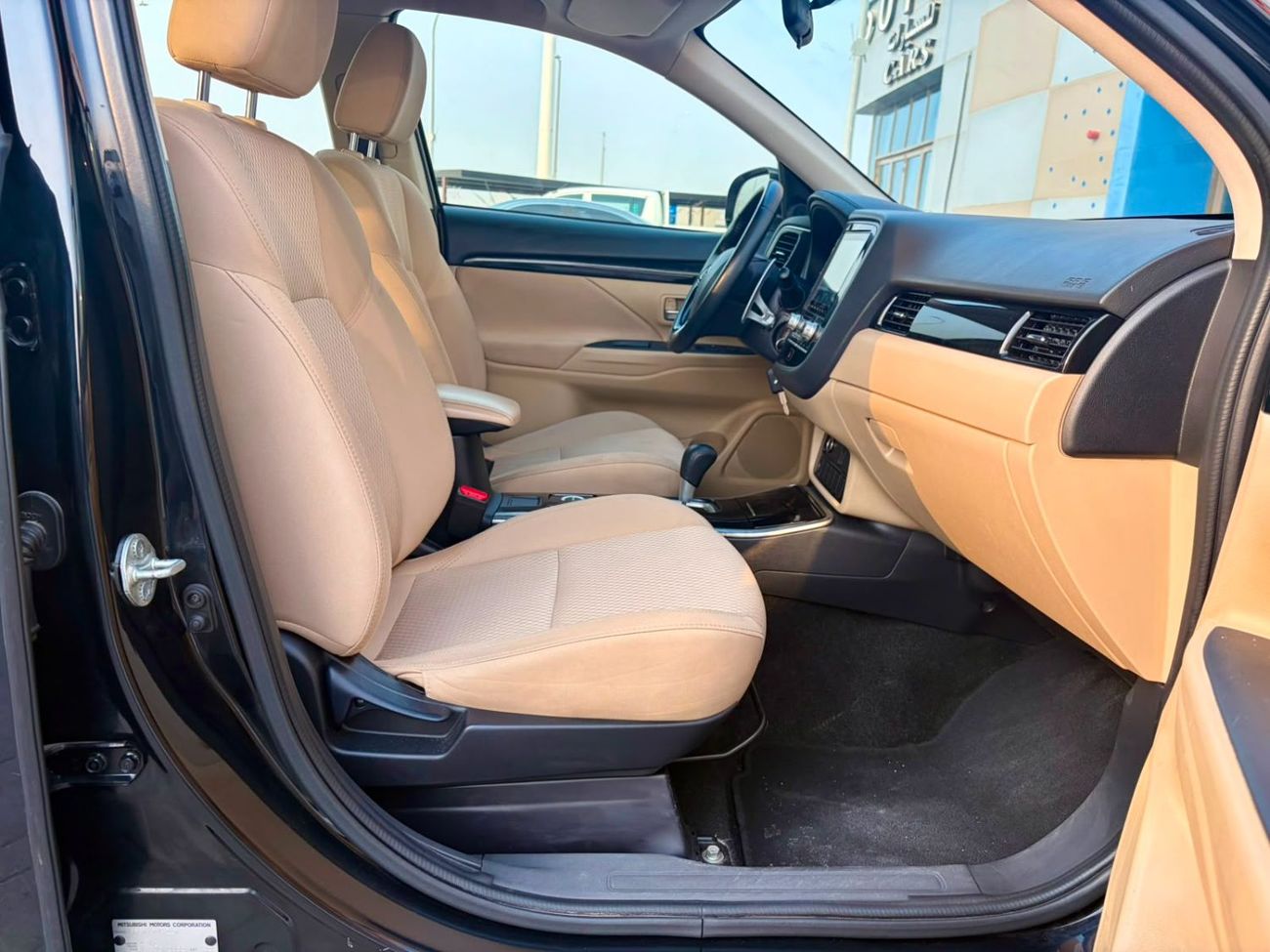 Mitsubishi Outlander GLX HIGHLINE FABRIC 820-Monthly l GCC l 4WD , Cruise, Camera l Accident Free