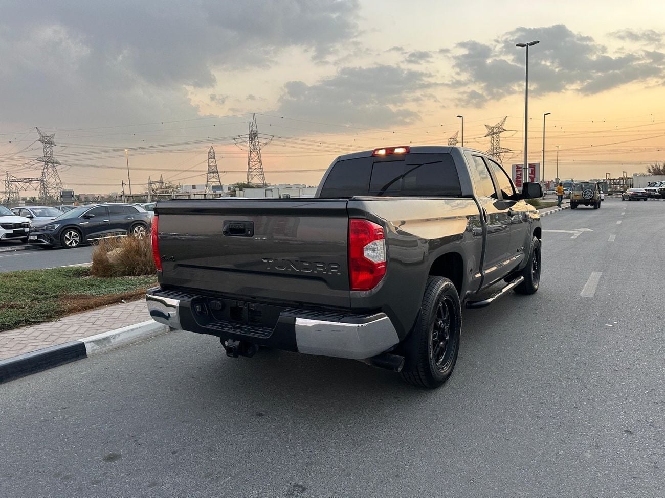 Toyota Tundra STD (NON GCC) Std 5.7L