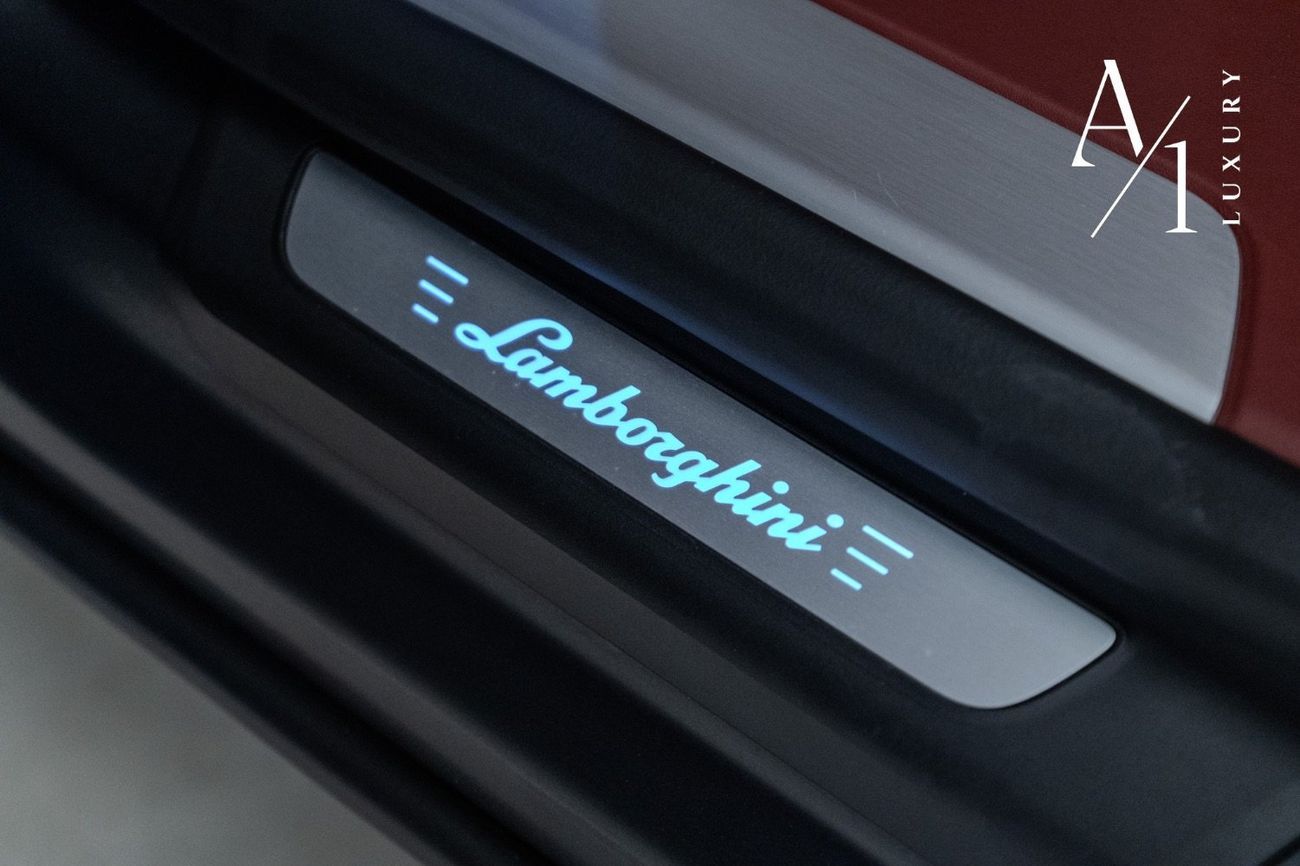 لامبورغيني اوروس 2022 Lamborghini Urus, Two-Tone, MANSORY Kit, Excellent Condition, CarbonFibre Package, GCC Spec