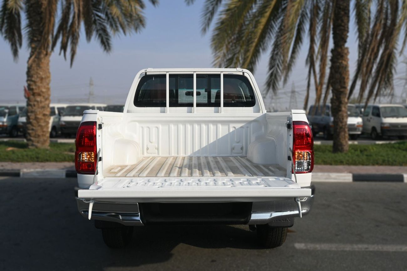 Toyota Hilux Toyota Hilux pickup narrow chassis/body Petro engine 2.7 automatic gear power window manual A.c doub