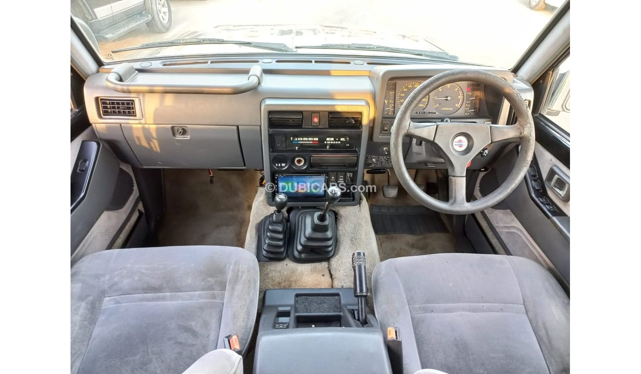 نيسان باترول NISSAN PATROL RIGHT HAND DRIVE (PM1051)