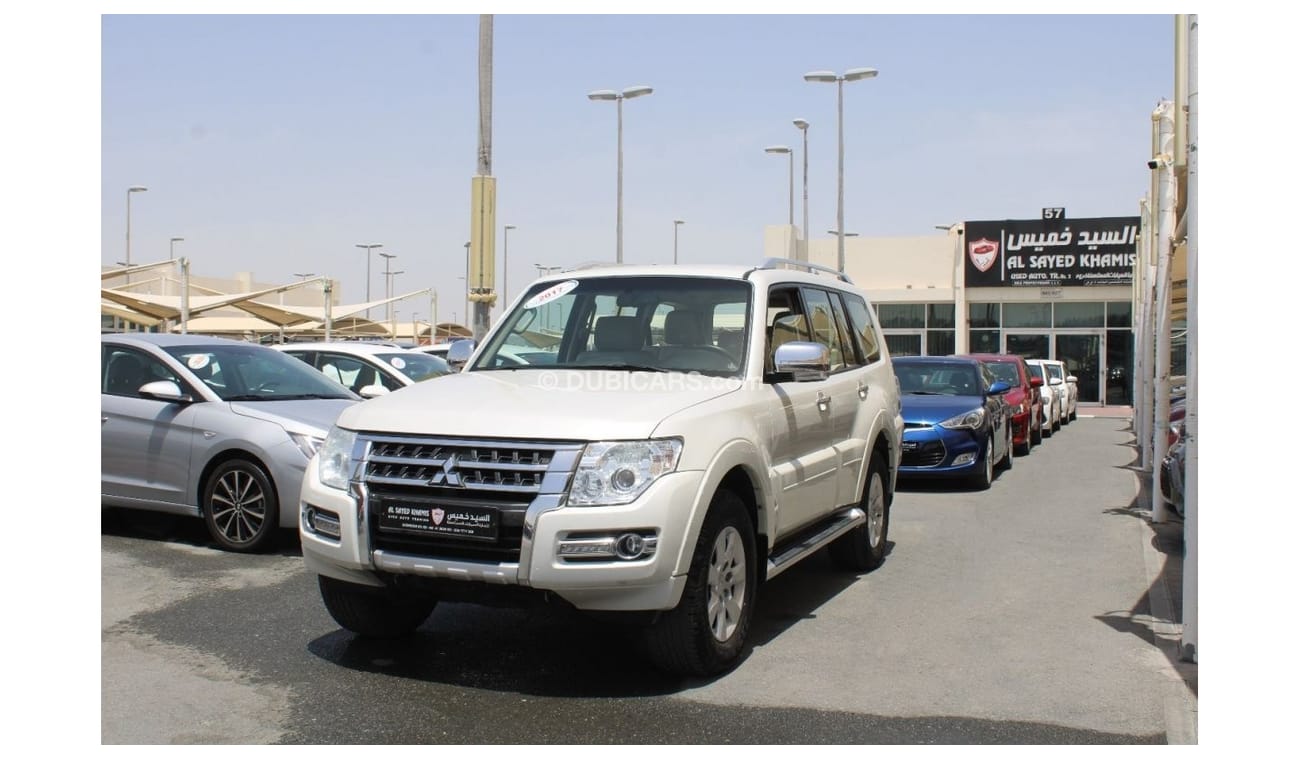 Mitsubishi Pajero GLS Mid ACCIDENTS FREE - GCC - ORIGINAL PAINT - MID OPTION - PERFECT CONDITION INSIDE OUT