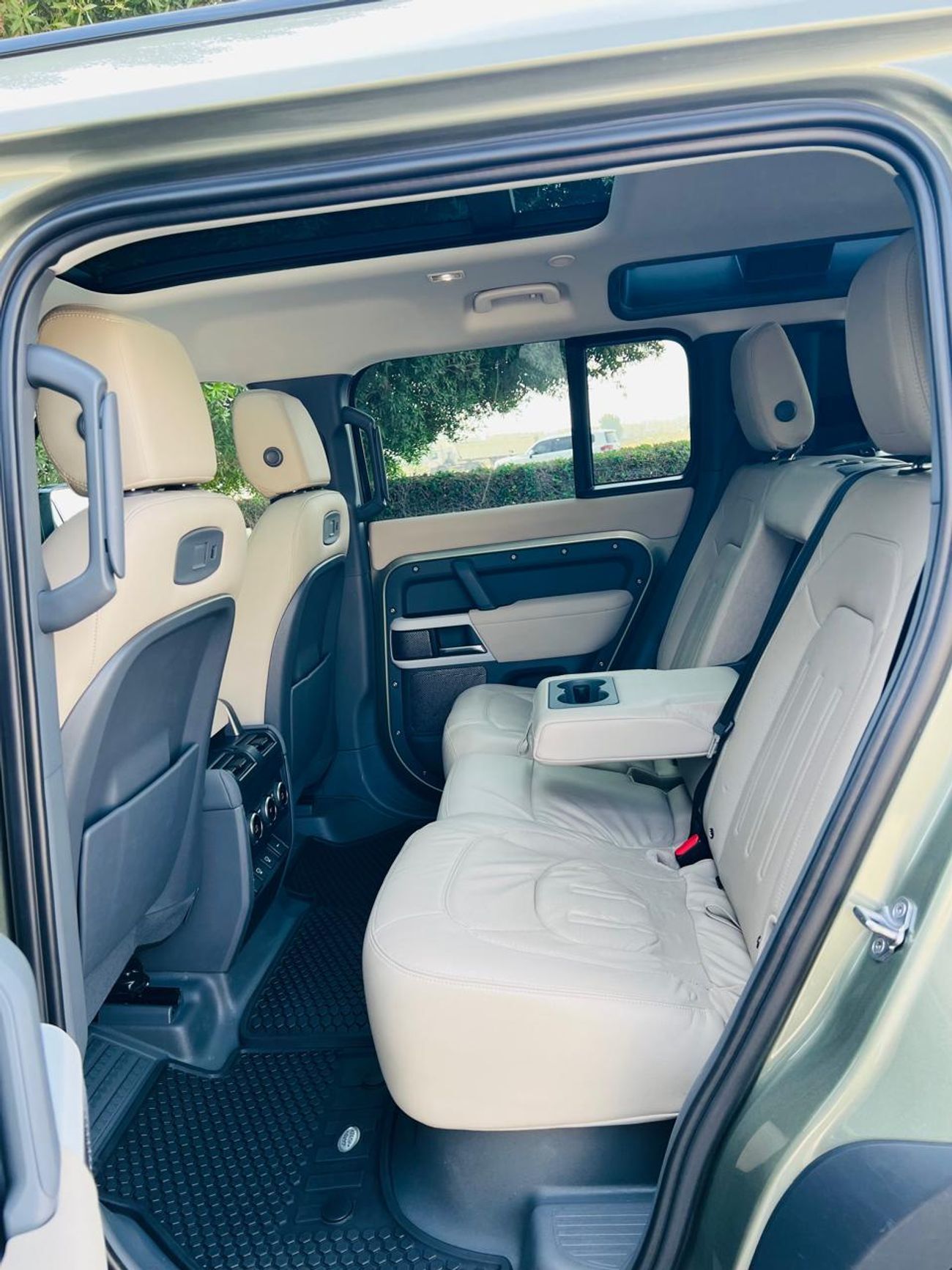 Land Rover Defender 110 SE P400 3.0L