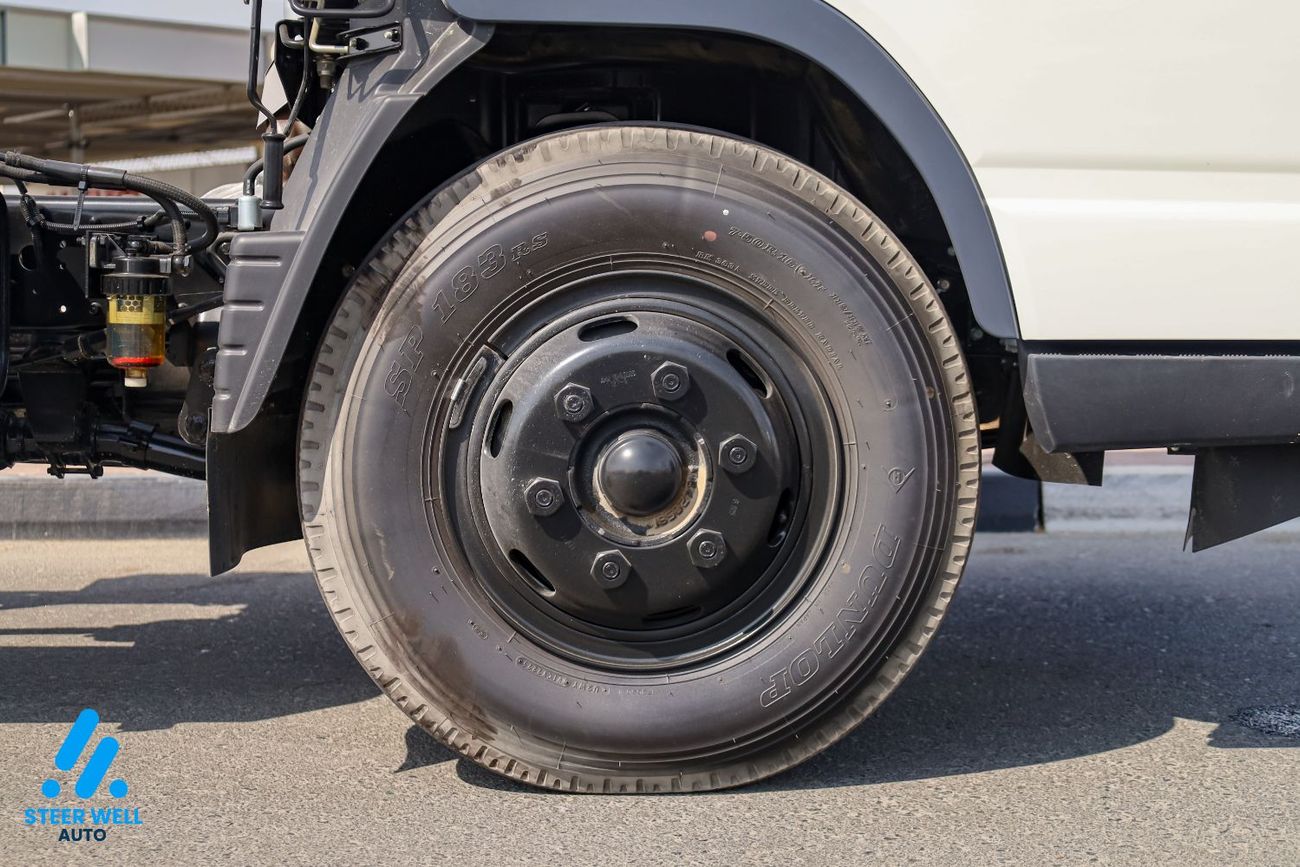 ميتسوبيشي فوسو كانتير 4.2L M T 4x2 Diesel Standard Chassis