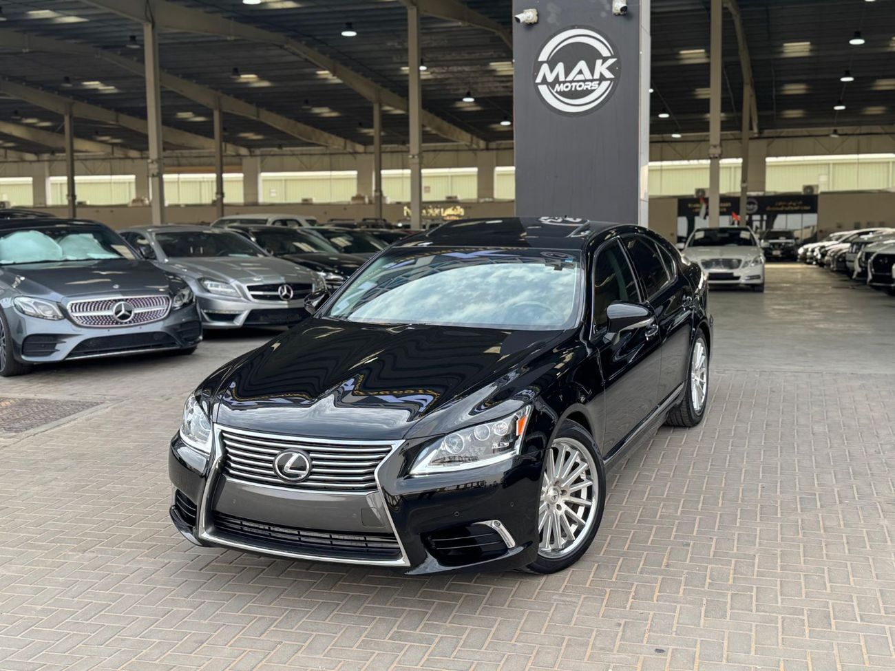 Lexus LS460 V8 4.6L / TRIPLE XENON LIGHTS / COOLING AND HEATING SEATS / SOFT CLOSE DOORS / IN PERFECT CONDITION