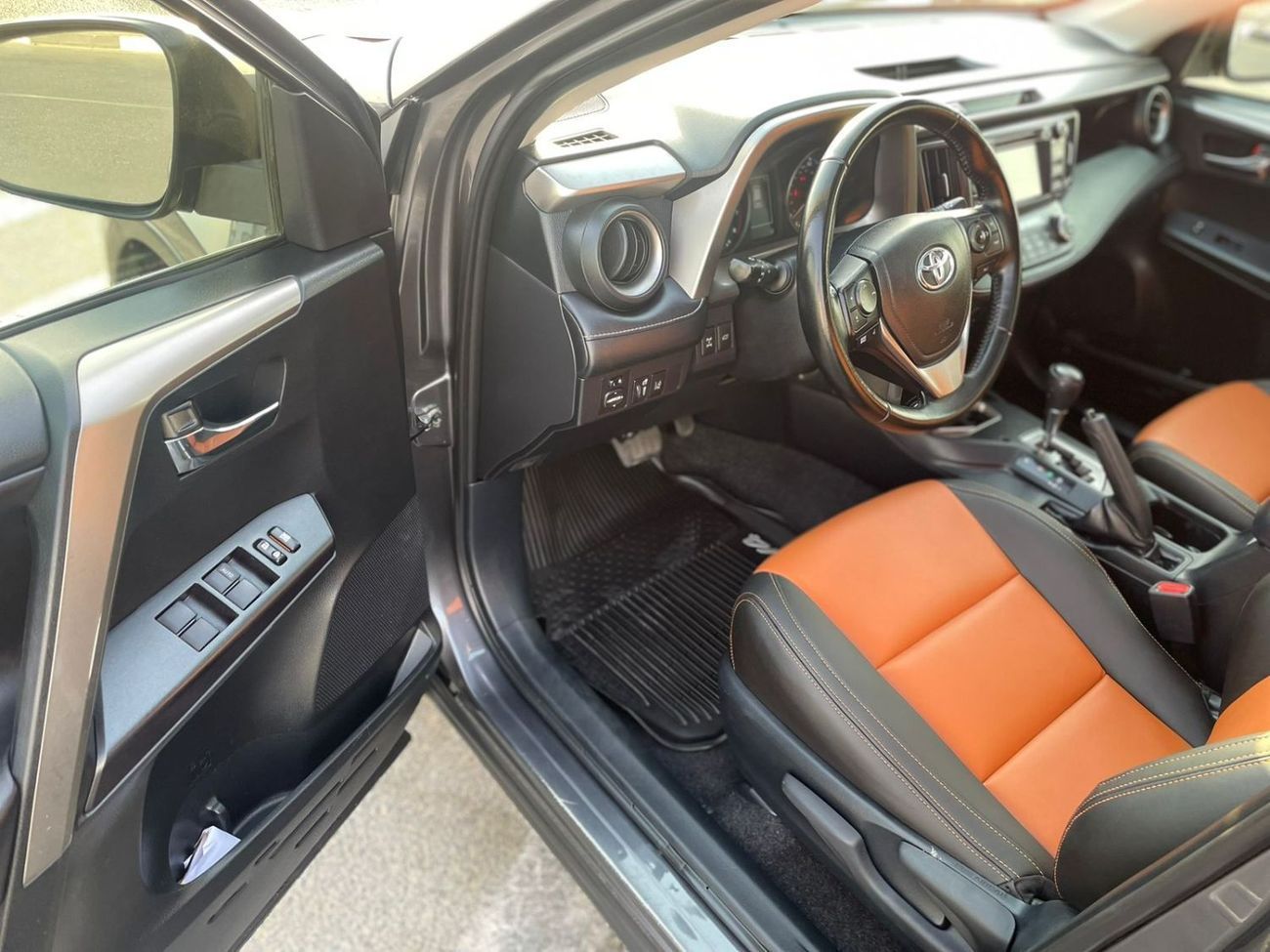 Toyota RAV4 2018 Toyota Rav4 Adventure 2.5L V4 Full Option - Sunroof Push Start & Truck Auto With Radar - l