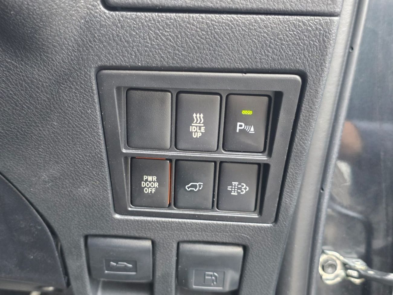 Toyota Fortuner DIESEL ENGINE RIGHT HAND DRIVE 2800 CC AUTO TRANSMISSION ONLY FOR EXPORT