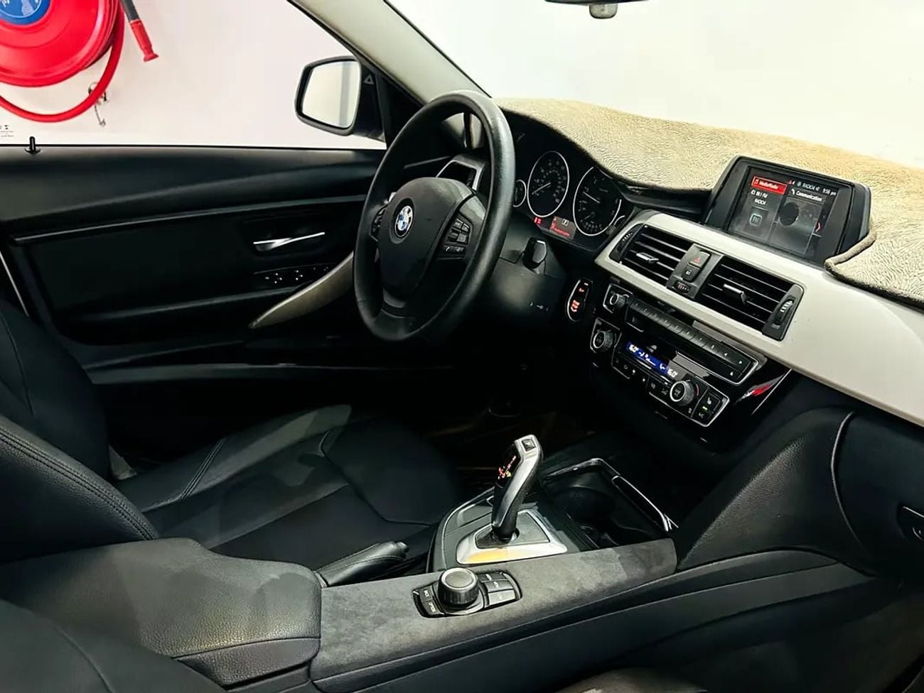 BMW 320i STD JOY EDITION