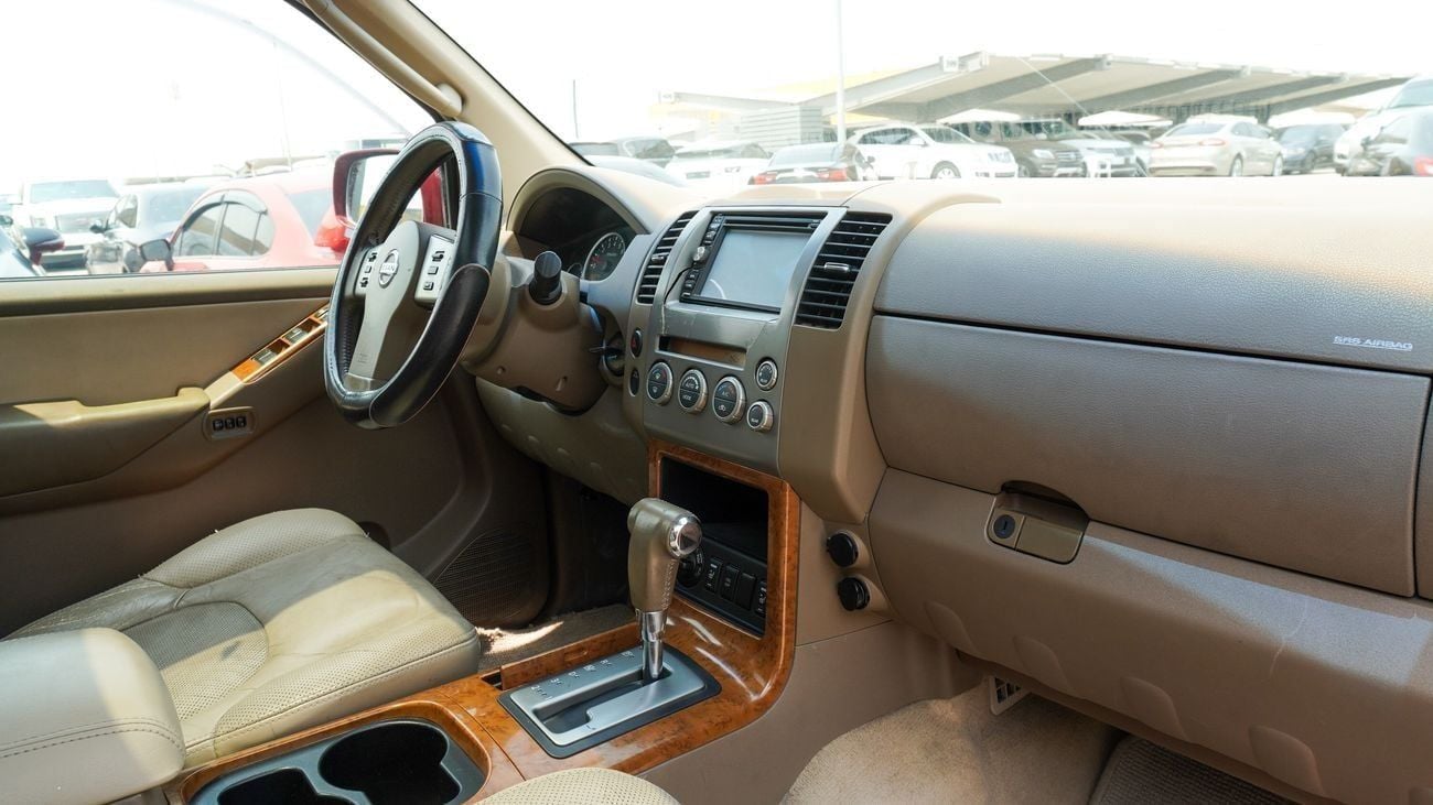 Nissan Pathfinder LE