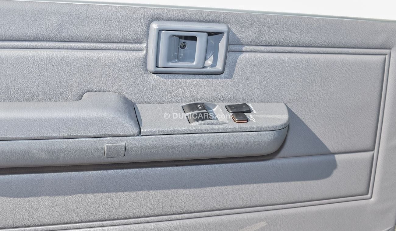 Toyota Land Cruiser 70 LC78 4.0l Manual Petrol 13 Seater 4WD Hublock