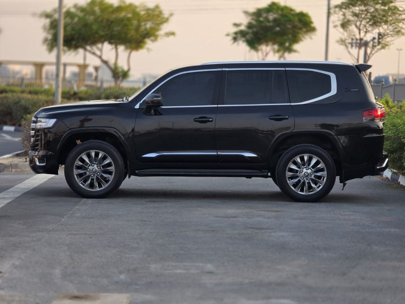 Toyota Land Cruiser GXR 2018 | 4.0L PETROL | AT | LHD | MODIFIED TO LC300 | PUSH START ENGINE | ELECTRIC HEATED SEATS