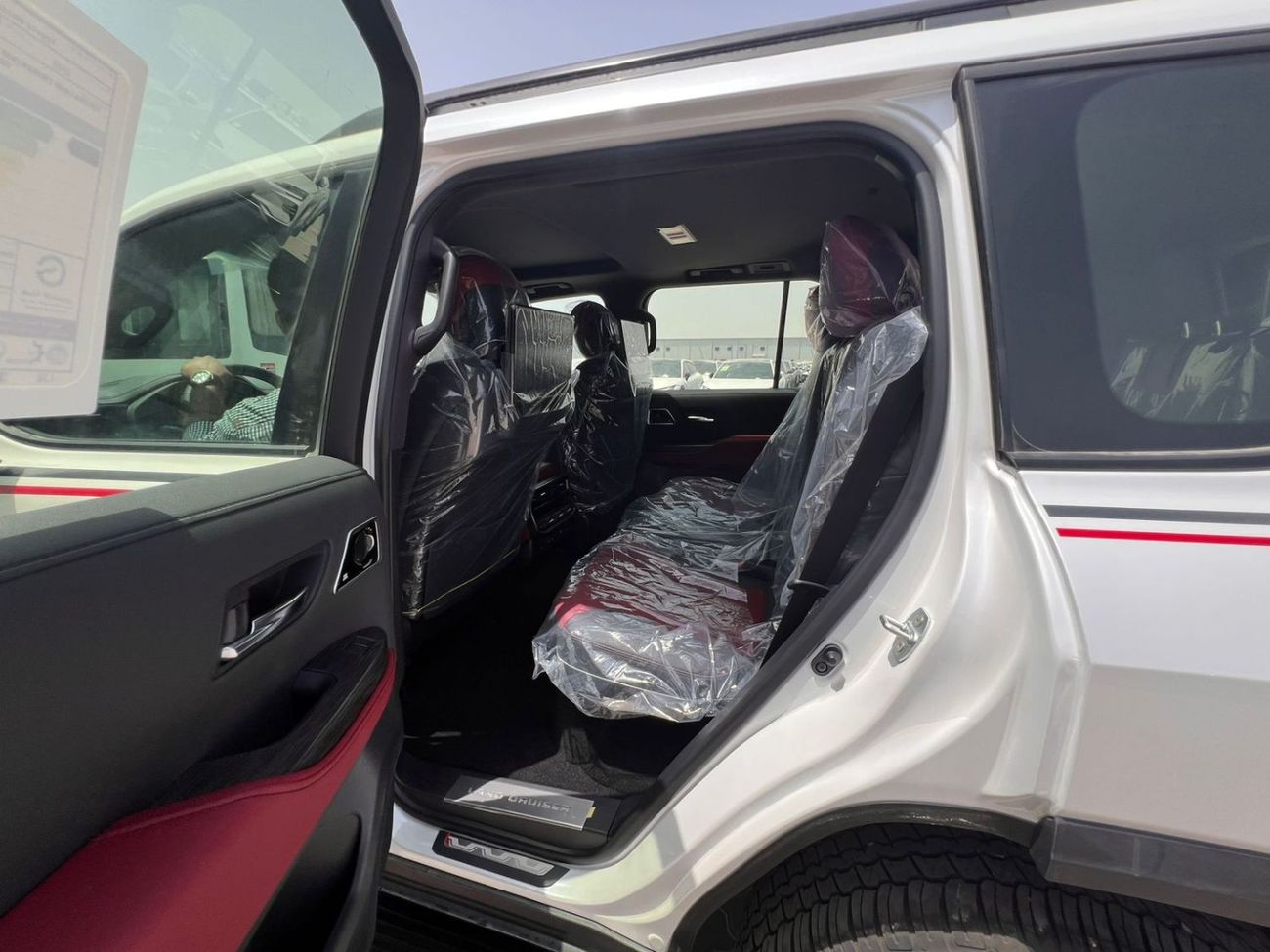 تويوتا لاند كروزر 2025 Toyota Land Cruiser LC300 GR-Sport (Full-Option with Radar) 3.3L V6 Twin Turbo Diesel A/T 4WD