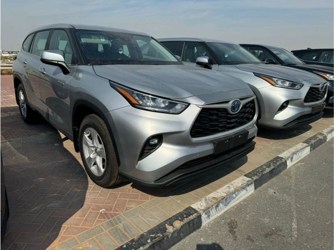 تويوتا هايلاندر 2.5L HYBRID AUTOMATIC ZERO KM