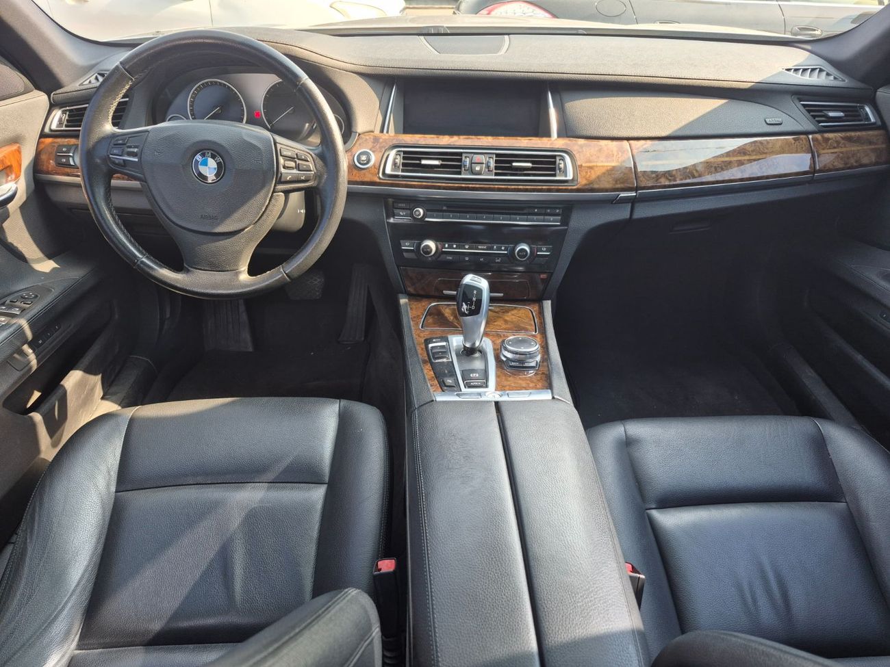 بي أم دبليو 730Li Executive 4.0L (5 Door)