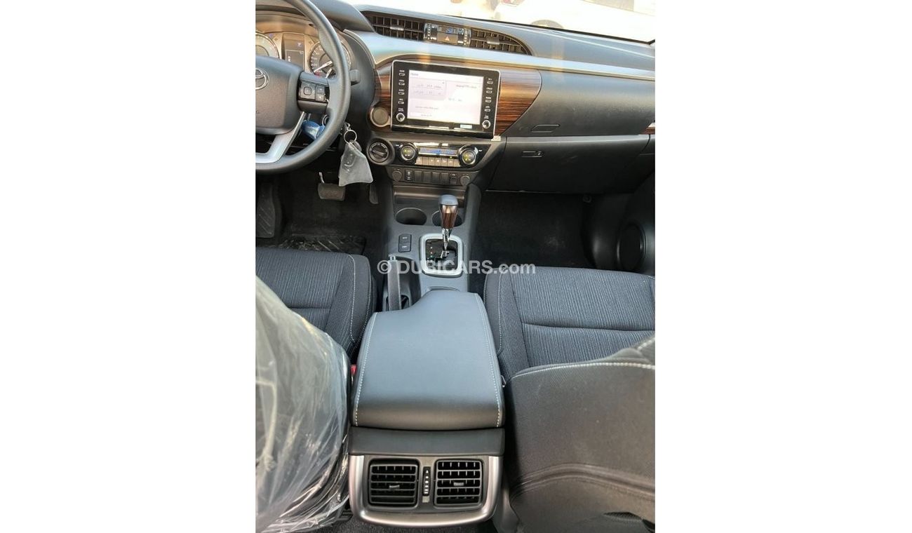 Toyota Hilux S GLX Double Cab 2.8L 4-Cyl Diesel (Full-Option)