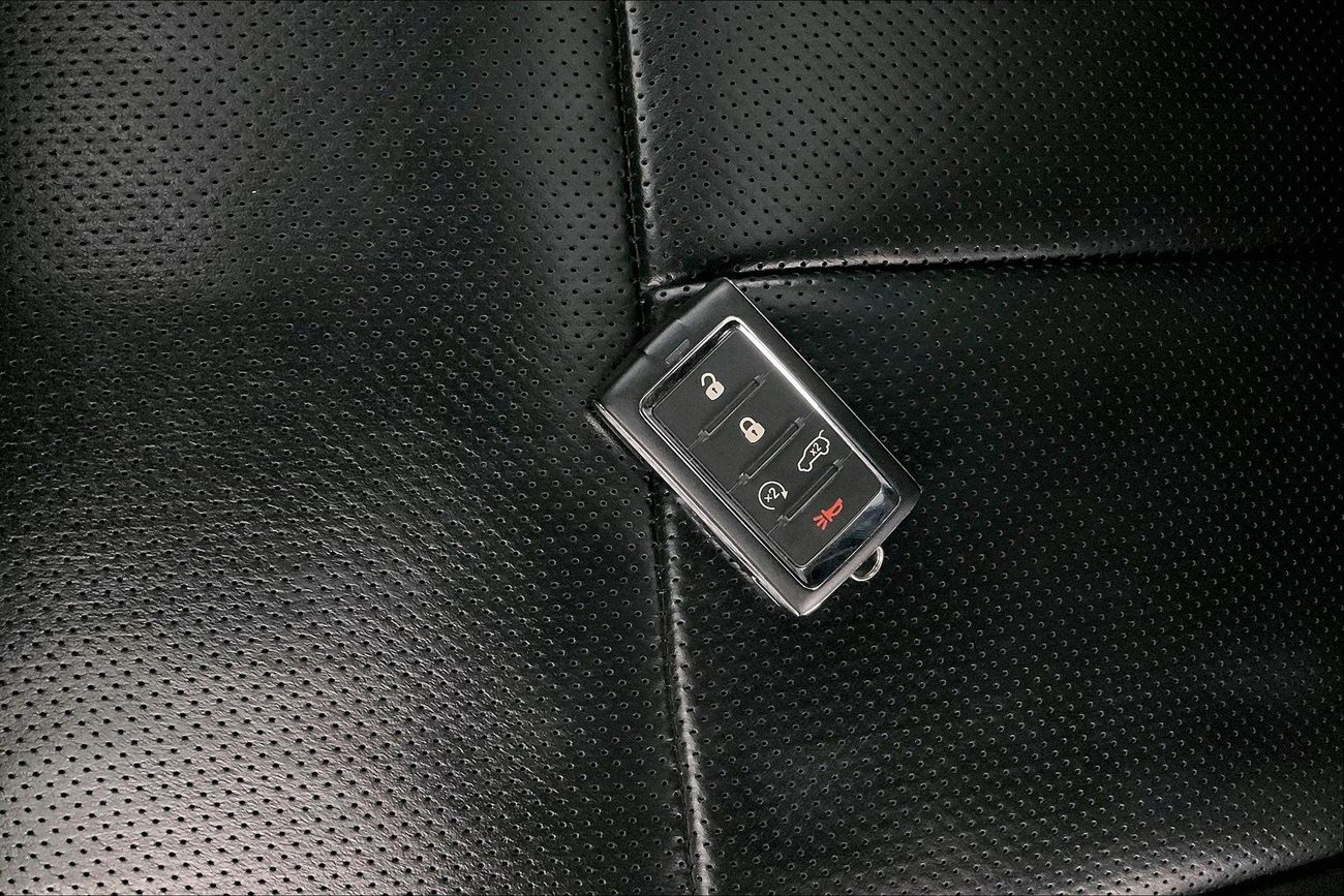 جيب جراند شيروكي Overland | شامل الضمان | 0 ﺪﻔﻋﺓ ﺃﻮﻟﻯ