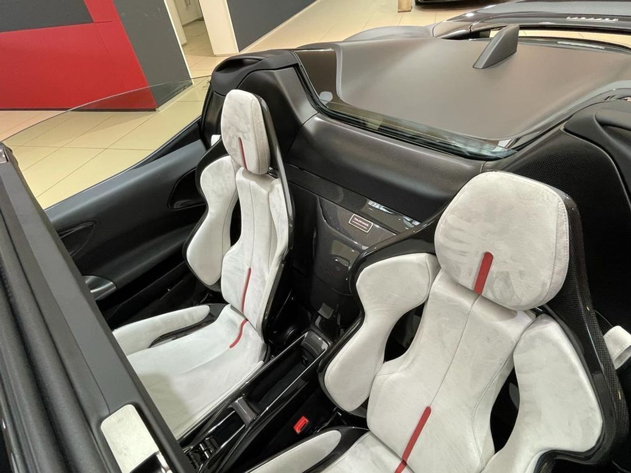 فيراري SF90 سبيدر 4.0T V8 7.9kWh F1 DCT 4WD Euro 6 (s/s) 2dr ( EXPORT ONLY)