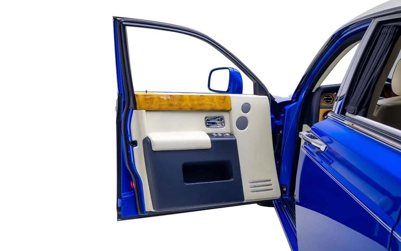 Rolls-Royce Phantom Std 6.8L Sedan ( Full Options With Star Lights ) - GCC Spec