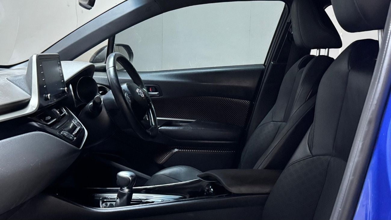 تويوتا CHR 2022 HYBRID 1.8CC PUSH START **360 CAMERA** | ALLOY RIMS | DIGITAL AC I LEATHER INTERIOR