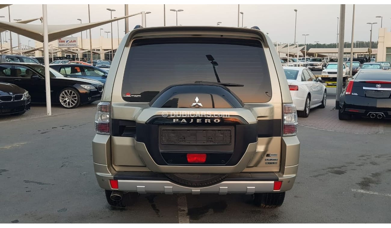 ميتسوبيشي باجيرو موديل 2017 خليجي حاله ممتازه من الداخل والخارج فل مواصفات كراسي جلد ومثبت سرعه وتحكم كهربي كامل ونظا