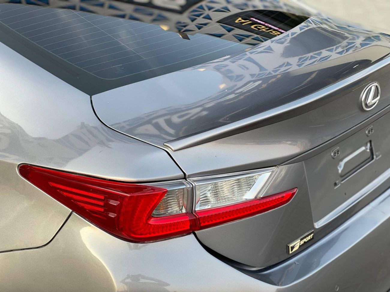 لكزس RC 350 F-SPORT / محرك V6 سعة 3.5 لتر / لوحة عدادات كهربائية / استهلاك منخفض للموارد / مقاعد مبردة / بحالة م