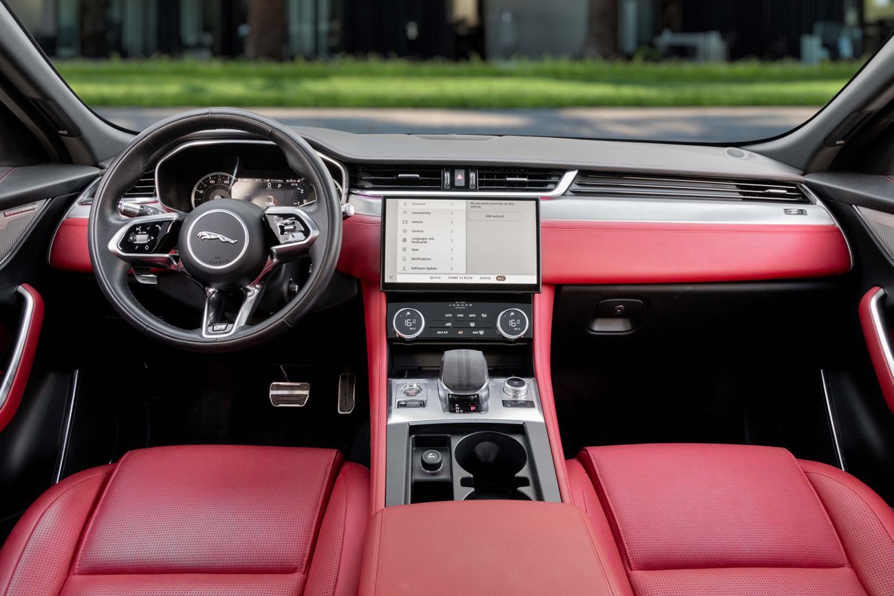 جاكوار F بيس F-Pace | 3,330 P.M | 0% Downpayment | SE R-DYNAMIC | AGENCY WARRANTY 2027!