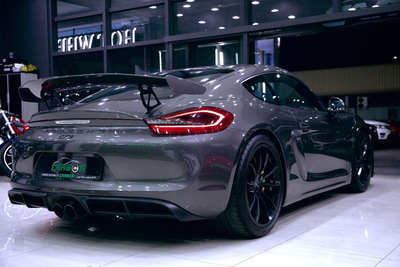 Porsche 718 Cayman GT4 4.0L (420 HP) M/T