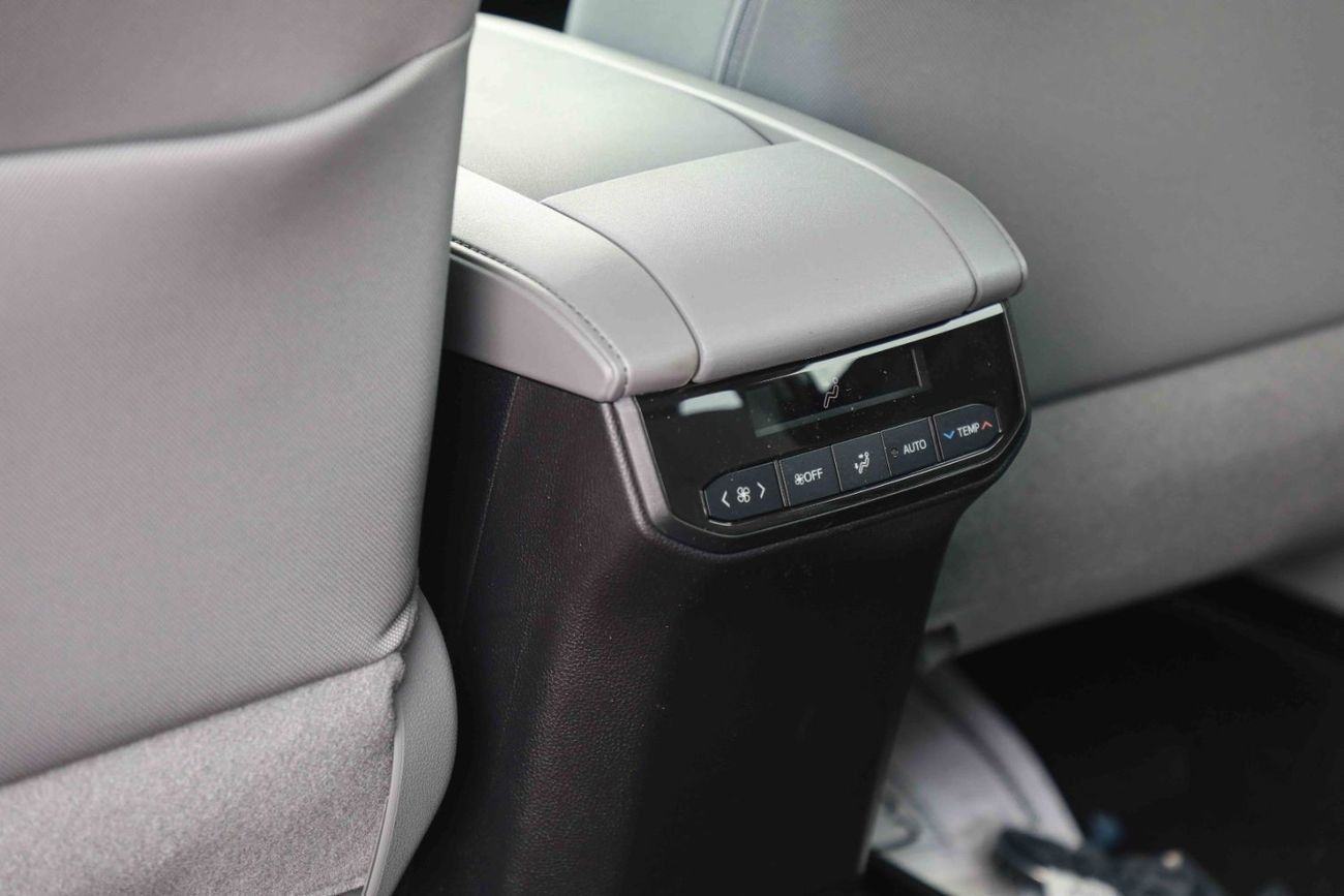 Toyota Highlander 2024 TOYOTA HIGHLANDER XLE 2.5 - Hybrid - GREY METTALIC inside GREY | Export Only