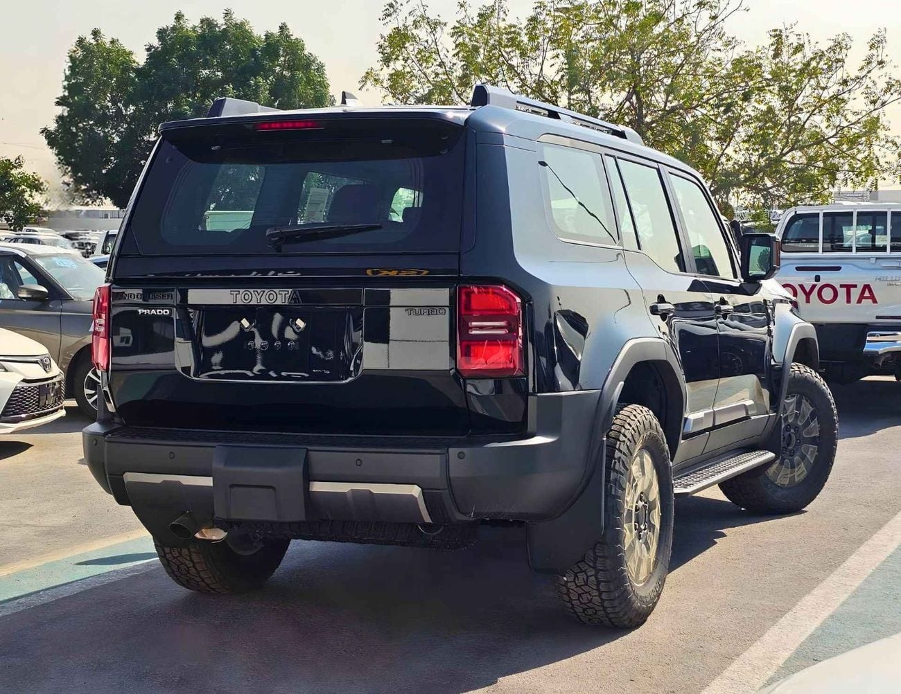 تويوتا برادو ADVENTURE TURBO / 2.4L PETROL V4 / RMT ENG START / 10 ABG TOWING HITCH / LETAHER WITH VENTILATION SE