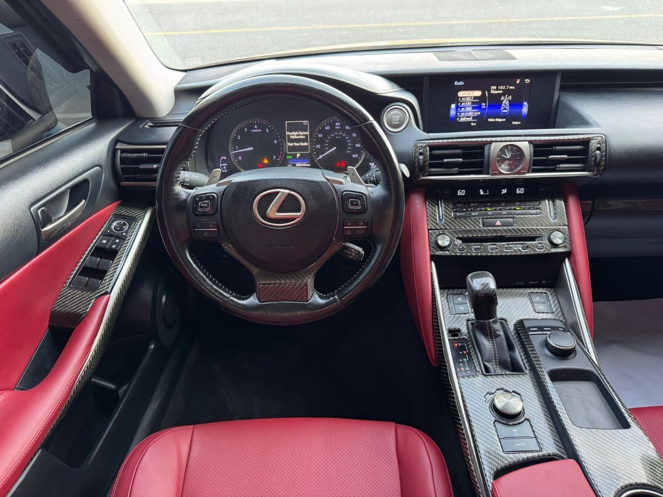 لكزس IS 350 محرك V6 سعة 3.5 لتر / طقم F-SPORT / استهلاك منخفض للموارد / رادار / قراءة المسار / مقاعد تبريد وتدفئ