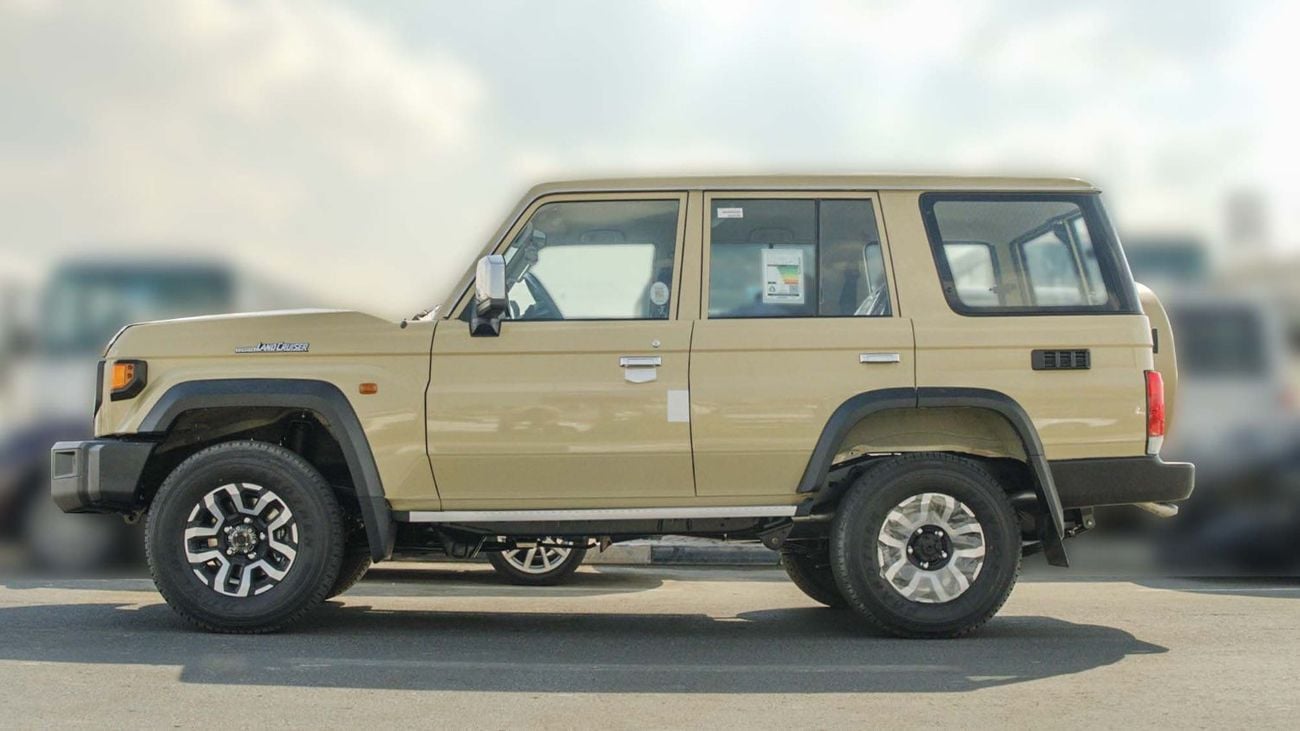تويوتا لاند كروزر 70 2025 Toyota Land Cruiser LC 76 4.0L AT Petrol Full Option (Beige)