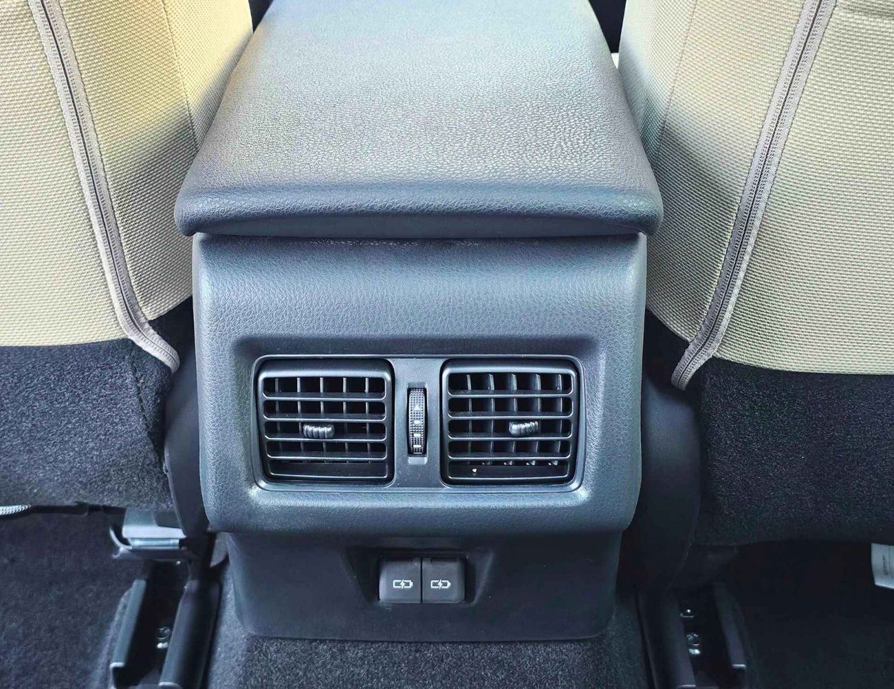 تويوتا كامري LE HYBRID / 2.5L PETROL / PANORAMIC ROOF / MID OPTION / FABRIC SEAT / CODE # LE