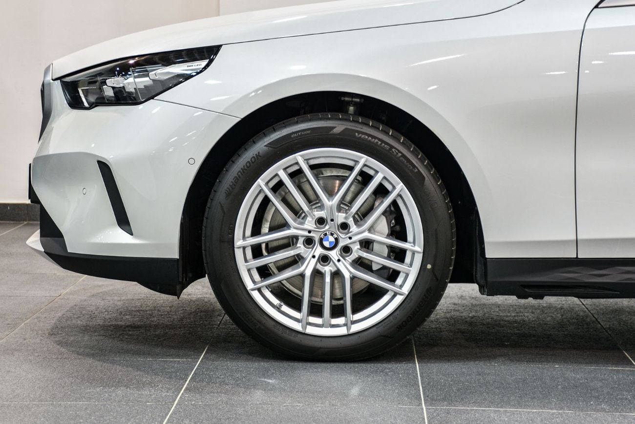 BMW 530i 530i Sedan Pure
