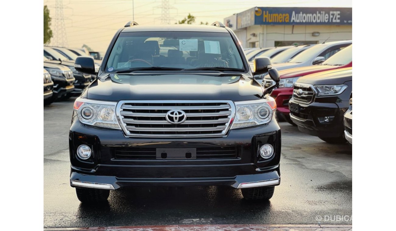 تويوتا لاند كروزر Toyota Landcruiser Petrol engine model 2015 from Japan only 31777 km use car very clean and good con