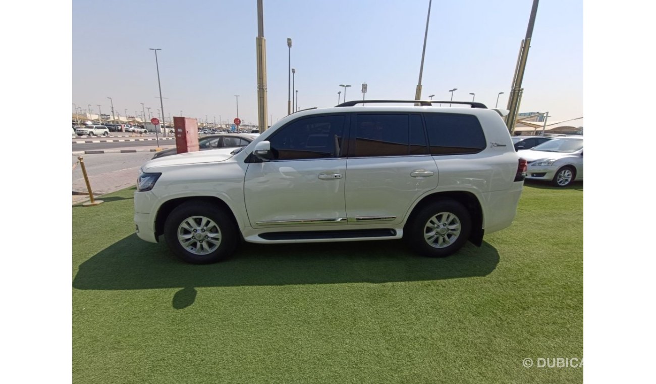 Toyota Land Cruiser Car in excellent condition without accidents very good inside and out