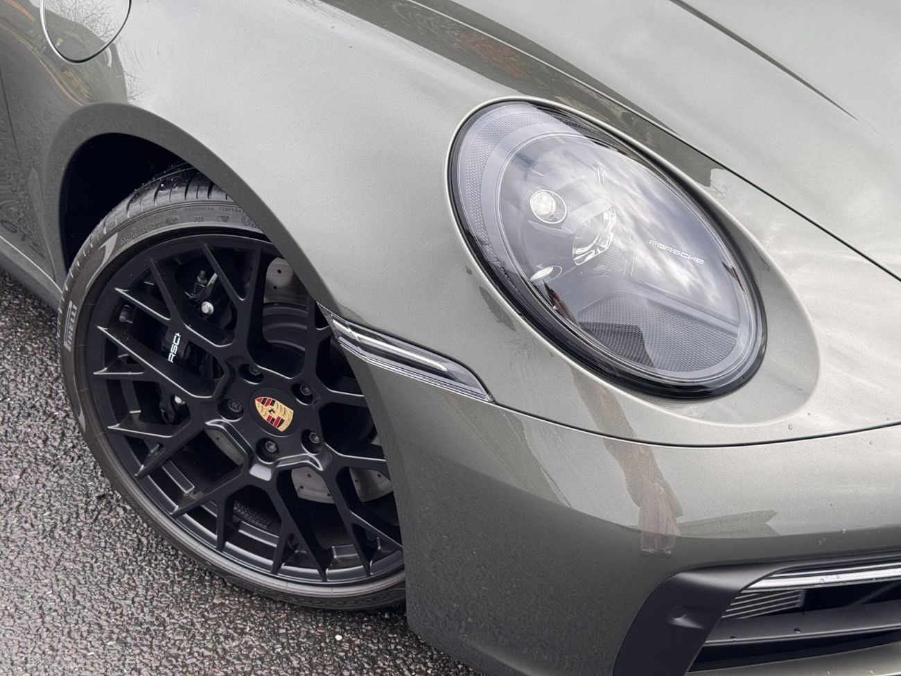 بورش 911 Carrera GTS 3.0L (475 HP) Coupe Right Hand Drive