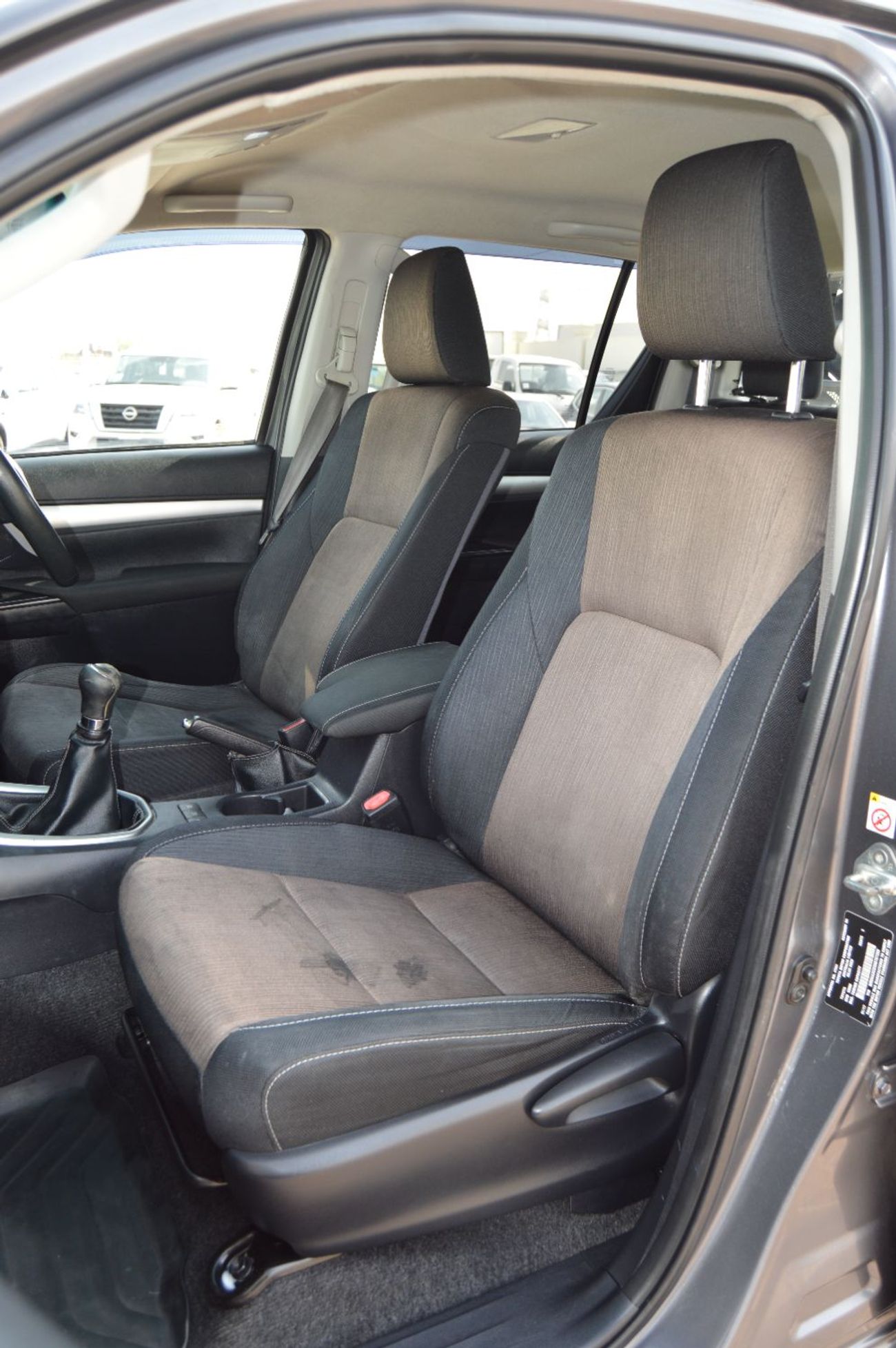 تويوتا هيلوكس Double Cabin  Right Hand Drive Model: *2017* -Push button Start,  Engine: 2.8L/ V4