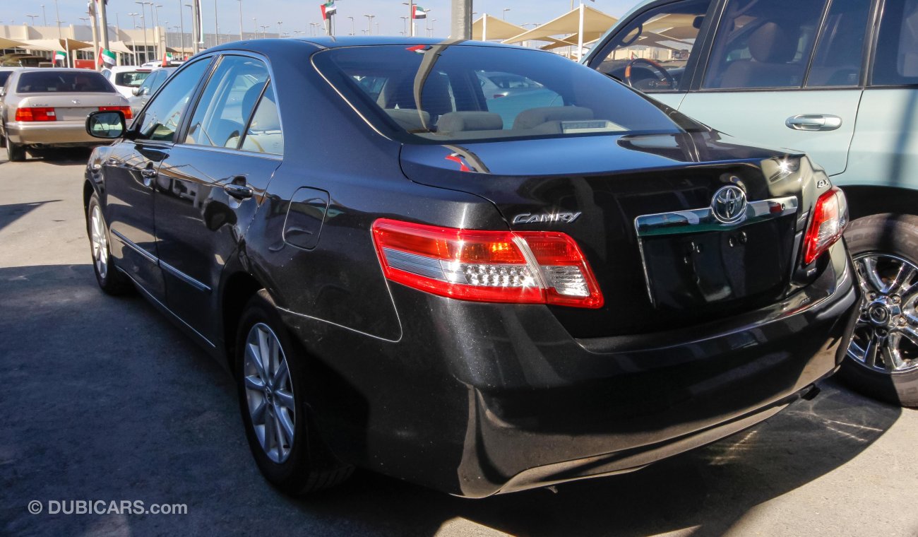 Used Toyota Camry 2011 for sale in Sharjah 81555