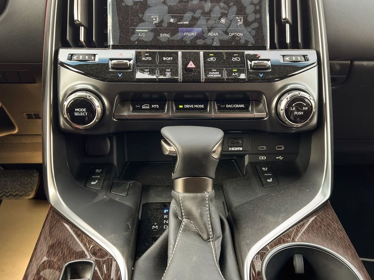 لكزس LX 600 TURBO SPORT EXPORT ONLY - LEXUS LX600 3.5L TURBOSPORT