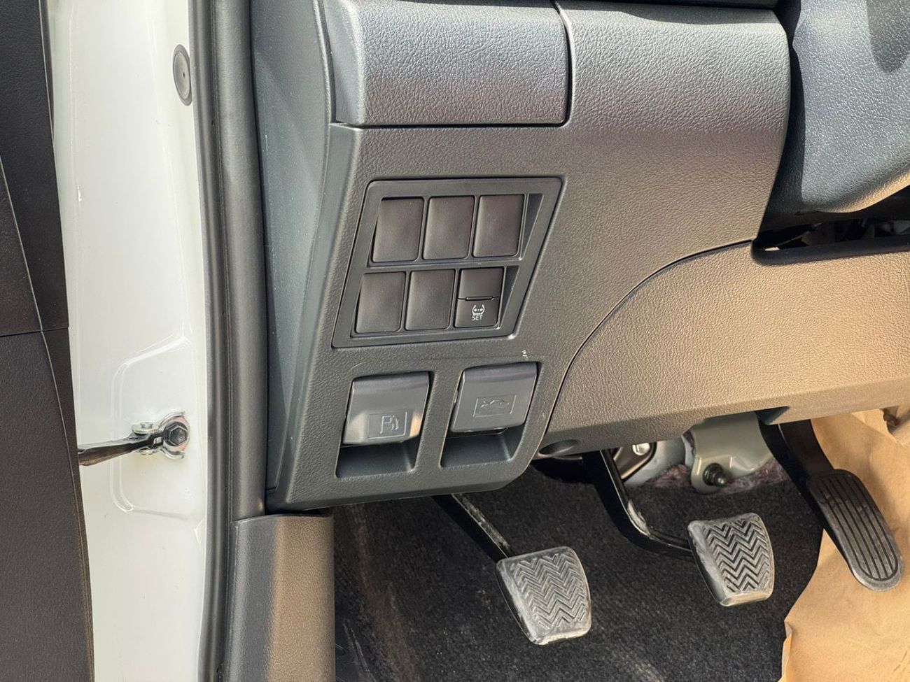 Toyota Hilux 2025 TOYOTA HILUX GLX DOUBLE CABIN 2.4L DIESEL MANUAL 4WD