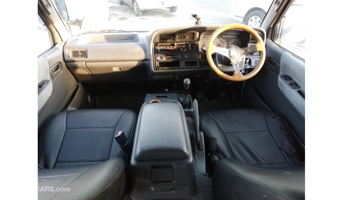 Toyota Hiace TOYOTA HIACE RIGHT HAND DRIVE (PM 911)