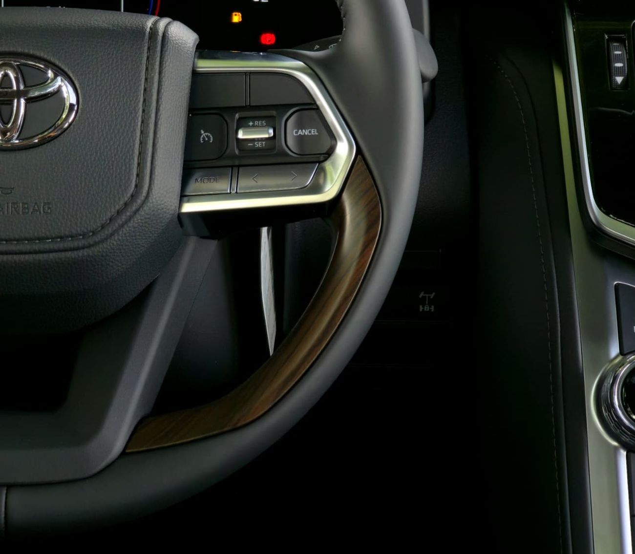 Toyota Land Cruiser LC300 GXR 4.0 - HIGH OPTIONS - WITHOUT RADAR - 2025 MODEL - BLACK INSIDE BLACK - GCC SPECS