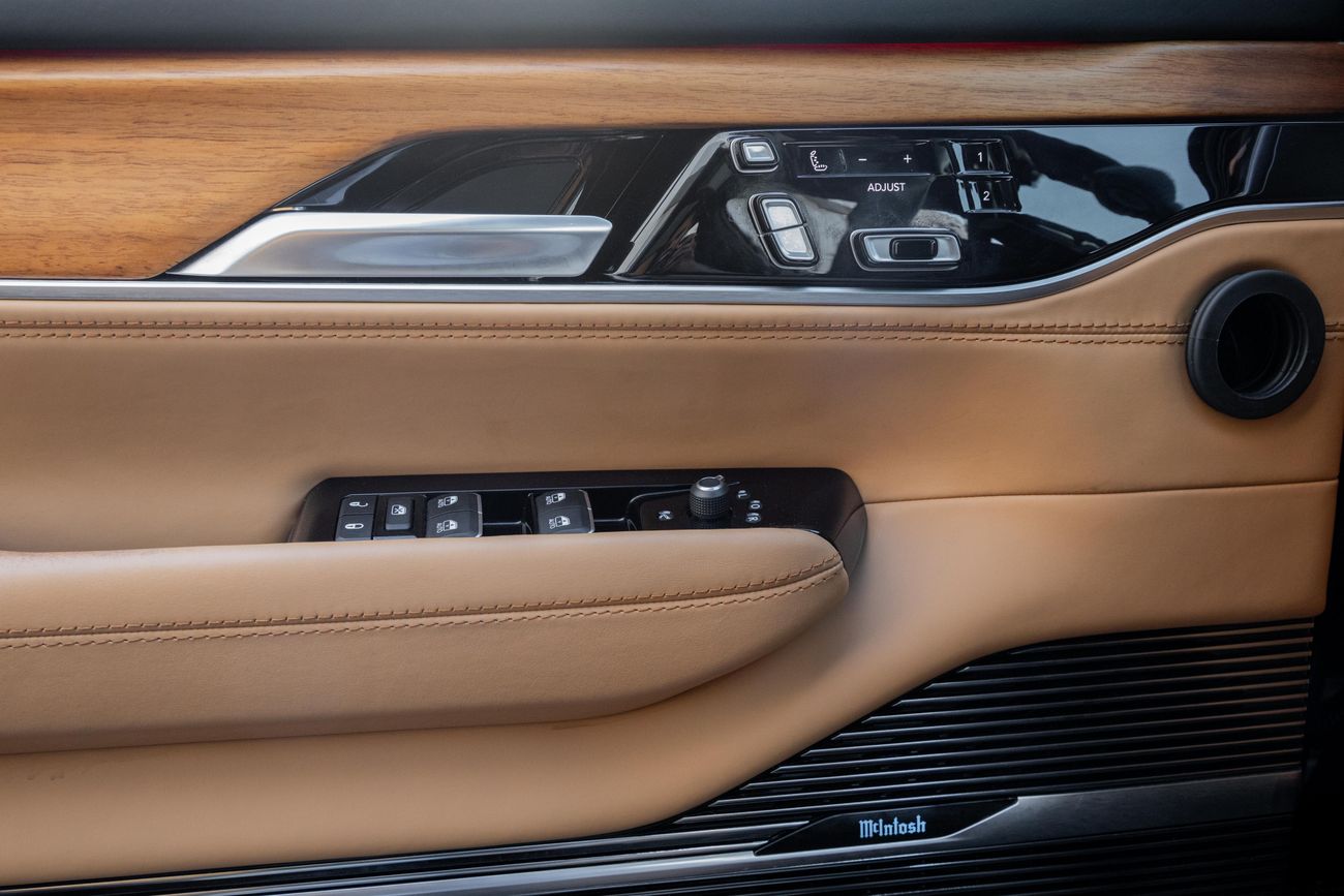 Jeep Grand Wagoneer Grand Wagoneer Series III | 4,505 P.M | 0% Downpayment | Fantastic Condition!